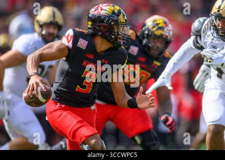 08 octobre 2022 : le quarterback des Terrapins du Maryland, Taulia Tagovailoa (3), dirige le ballon pendant le match de football NCAA entre les Terrapins du Maryland et les Purdue Boilermakers au stade SECU de College Park, MD. Reggie Hildred/CSM (crédit image : © Reggie Hildred/CSM via ZUMA Press Wire) Banque D'Images