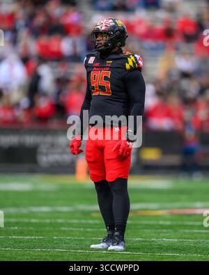 08 octobre 2022 : Austin Fontaine (95), joueur de ligne défensive des Terrapins du Maryland, se prépare pour un clin d'œil lors du match de football de la NCAA entre les Terrapins du Maryland et les Purdue Boilermakers au SECU Stadium de College Park, MD. Reggie Hildred/CSM (crédit image : © Reggie Hildred/CSM via ZUMA Press Wire) Banque D'Images