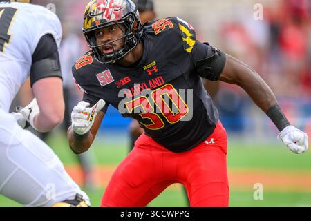 08 octobre 2022 : Durell Nchami (30), linebacker des Maryland Terrapins, se précipite dans le match de football de la NCAA entre les Maryland Terrapins et les Purdue Boilermakers au SECU Stadium de College Park, MD. Reggie Hildred/CSM (crédit image : © Reggie Hildred/CSM via ZUMA Press Wire) Banque D'Images