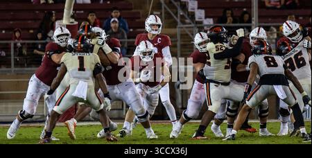 08 octobre 2022 Palo Alto, CA États-Unis Stanford Running Back Casey Filkins (2) court pour une première descente lors du match de football de la NCAA entre les Oregon State Beavers et le Cardinal de Stanford. Oregon State Beat Stanford 28-27at Stanford Stadium Palo Alto, CA Thurman James / CSM (crédit image : © Thurman James/CSM via ZUMA Press Wire) Banque D'Images