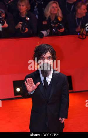 16 février 2023, Berlin, Allemagne : L'acteur PETER DINKLAGE assiste à la première et à la cérémonie d'ouverture de 'She came to me' dans le cadre du 73e Festival international du film de Berlin (Berlinale). (Crédit image : © Marina Takimoto/ZUMA Press Wire) Banque D'Images