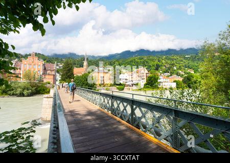 Innsbruck, Autriche. 1er août 2025. Vue panoramique sur la passerelle Emile Béthouart au centre de la ville Banque D'Images