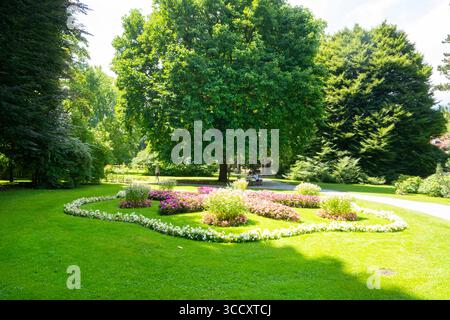 Innsbruck, Autriche. 1er août 2025. Vue panoramique sur le jardin d'Innsbruck court dans le centre-ville Banque D'Images