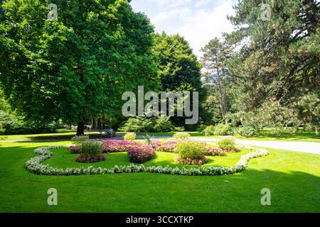 Innsbruck, Autriche. 1er août 2025. Vue panoramique sur le jardin d'Innsbruck court dans le centre-ville Banque D'Images