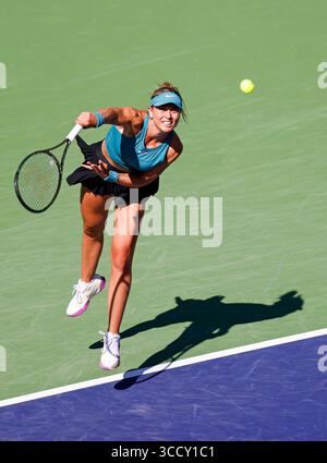 13 mars 2023 Paula Badosa d'Espagne fait face à Elena Rybakina du Kazakhstan lors de l'Open BNP Paribas 2023 au Indian Wells Tennis Garden à Indian Wells, Californie. Crédit photo obligatoire : Charles Baus/CSM (crédit image : © Charles Baus/CSM via ZUMA Press Wire) Banque D'Images