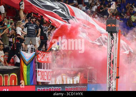 Les fans des Red Bulls de New York célèbrent la victoire de l'équipe lors du match de football de la Ligue majeure contre le Real Salt Lake au Sports Illustrated Stadium à Harrison, New Jersey, le dimanche 10 août 2025. (Photo : Gordon Donovan) Banque D'Images
