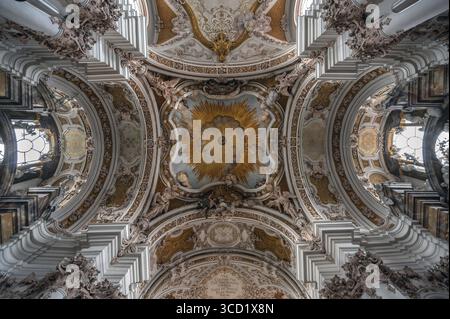 Voûte en coupole et fresques de l'église abbatiale de l'Assomption de la Vierge Marie, créée par les frères Asam entre 1717 et 1723, Rohr, basse-Bava Banque D'Images