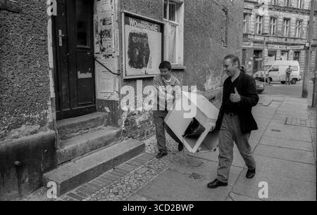 Allemagne, Berlin, 12 juin 1992, Tucholskystrasse, lave-linge, transport Banque D'Images