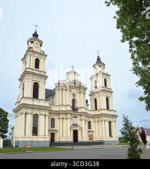 Monuments architecturaux, centres touristiques et endroits intéressants en Biélorussie - église catholique dans le village de Budslav, Biélorussie Banque D'Images