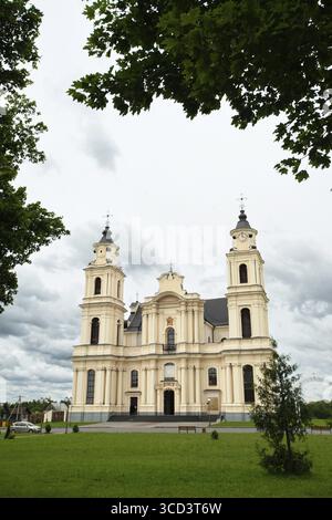 Monuments architecturaux, centres touristiques et endroits intéressants en Biélorussie - église catholique dans le village de Budslav, Biélorussie Banque D'Images