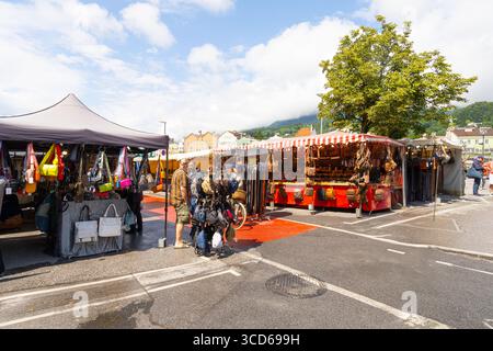 Innsbruck, Autriche. 1er août 2025. Vue panoramique sur la Marktplatz dans le centre-ville Banque D'Images