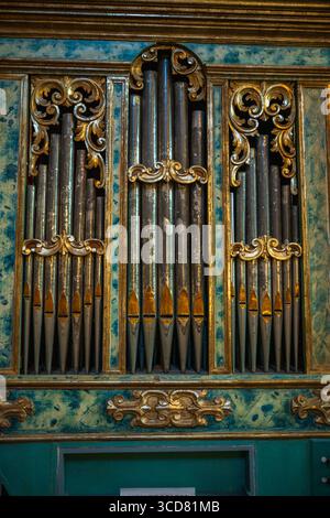 Intérieur de la cathédrale de Monopoli, sinon la basilique de la Madonna della Madia, Monopoli, Italie Banque D'Images