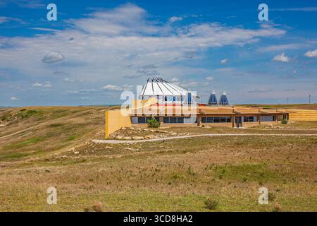 L'architecture unique du bâtiment du parc historique Blackfoot Crossing près de Cluny, Alberta, Canada Banque D'Images