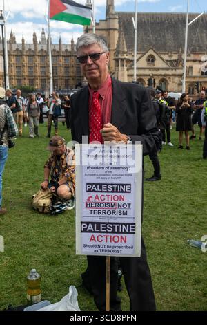 Londres, Royaume-Uni, le 9 août 2025 :- Une manifestation pro Palestine action à Parliament Square Central London, un manifestant pro palestine action Banque D'Images