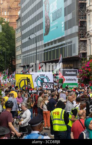 Londres, Royaume-Uni, 9 août 2025 :- Une manifestation pro-Palestine, anti-guerre à Gaza dans le centre de Londres Banque D'Images