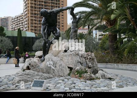 Sculpture d'Auguste Rodin située dans les jardins du Casino de Monte-Carlo à Monaco Banque D'Images
