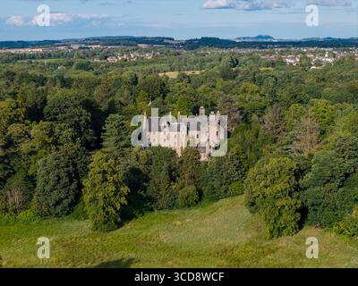 Vue aérienne de Calder House, Mid Calder, West Lothian. Banque D'Images