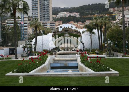 La sculpture Sky Mirror d'Anish Kapoor située à l'extérieur du Casino de Monte-Carlo, Monaco Banque D'Images