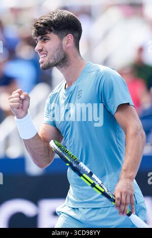 MASON, OH-AUG 12 : Carlos Alcaraz (ESP) réagit après un vainqueur à Hamad Medjedovic (non représenté sur la photo) lors de la quatrième ronde de simples hommes à l'Open de Cincinnati 2025 au Lindner Family Tennis Center le 12 août 2025. Banque D'Images
