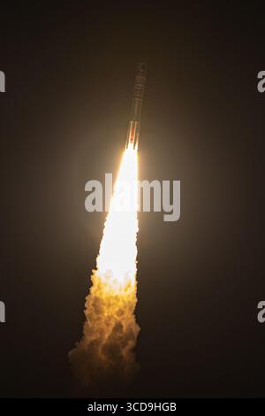 Cap Canaveral, États-Unis. 12 août 2025. United Launch Alliance lance sa fusée Vulcan le 12 août 2025 depuis SLC-41 à Cape Canaveral, FL. (Photo de Michael Cain Jr./Sipa USA) crédit : Sipa USA/Alamy Live News Banque D'Images