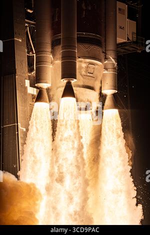 Cap Canaveral, États-Unis. 12 août 2025. United Launch Alliance lance sa fusée Vulcan le 12 août 2025 depuis SLC-41 à Cape Canaveral, FL. (Photo de Michael Cain Jr./Sipa USA) crédit : Sipa USA/Alamy Live News Banque D'Images