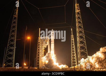 Cap Canaveral, États-Unis. 12 août 2025. United Launch Alliance lance sa fusée Vulcan le 12 août 2025 depuis SLC-41 à Cape Canaveral, FL. (Photo de Michael Cain Jr./Sipa USA) crédit : Sipa USA/Alamy Live News Banque D'Images