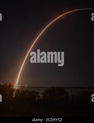 Cap Canaveral, États-Unis. 12 août 2025. ULA a lancé leur première fusée Vulcan charge utile gouvernementale pour la USSF United States Spaace Force avec USSF-106 un satellite classifié et le satellite de navigation de démonstration NTS-3 aussi à 20h56 12 août 2025 SLC-41 Cape Canaveral Brevard County Florida USA. (Photo de Scott Schilke/SipaUSA) crédit : Sipa USA/Alamy Live News Banque D'Images