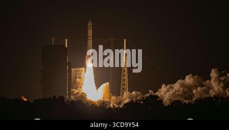 Cap Canaveral, États-Unis. 12 août 2025. ULA a lancé leur première fusée Vulcan charge utile gouvernementale pour la USSF United States Spaace Force avec USSF-106 un satellite classifié et le satellite de navigation de démonstration NTS-3 aussi à 20h56 12 août 2025 SLC-41 Cape Canaveral Brevard County Florida USA. (Photo de Scott Schilke/SipaUSA) crédit : Sipa USA/Alamy Live News Banque D'Images