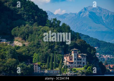 Extérieur de l'Hôtel Villa la Gaeta vu du lac de Côme, Menaggio, Province de Côme, Lombardie, Italie Banque D'Images