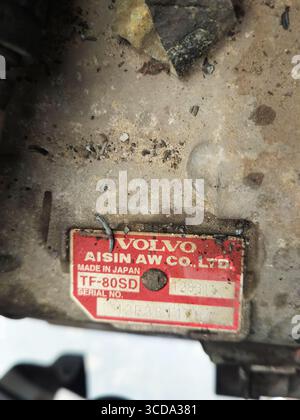 Gros plan de la plaque d'identification de la transmission automatique Volvo Aisin AW TF-80SD, fabriqué au Japon Banque D'Images
