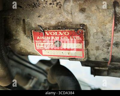 Gros plan de la plaque d'identification de la transmission automatique Volvo Aisin AW TF-80SD, fabriqué au Japon Banque D'Images