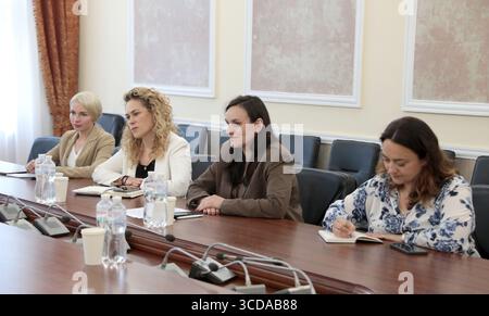Non exclusif : Ministre par intérim de la culture et de la communication stratégique de l'Ukraine, Tetiana Berezhna, et Vice-Ministre de la culture et de la communication stratégique Banque D'Images