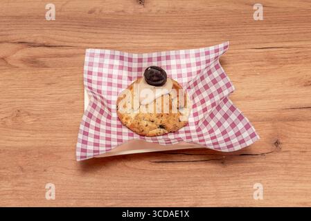 Biscuits à la noix de coco et au citron vert : tropicaux avec du zeste de citron vert frais et de la noix de coco grillée pour une saveur vibrante Banque D'Images