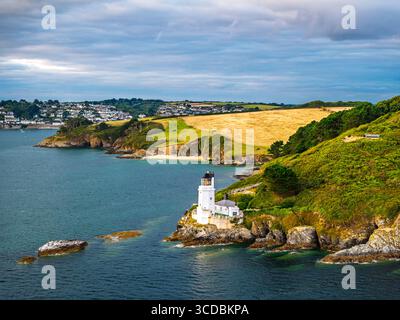 Phare de St Anthony depuis drone, péninsule de Roseland, promenade circulaire de Head, Cornouailles, Royaume-Uni Banque D'Images