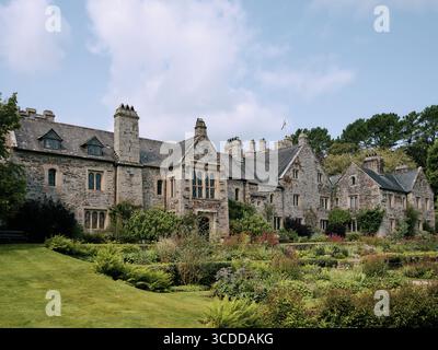 Cotehele est une maison médiévale et des jardins avec des ajouts Tudor, situé dans la paroisse de Calstock dans l'est de Cornwall, Angleterre Royaume-Uni Banque D'Images
