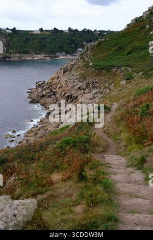 08 AOÛT 2025 - Cornwall, Angleterre, Royaume-Uni - le pittoresque village balnéaire et le port de Lamorna à la pointe sud-ouest de Cornwall Banque D'Images