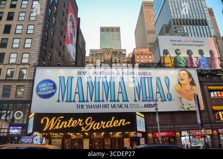 Mamma Mia ! Bannière musicale sur Winter Garden, Times Square, New York Banque D'Images