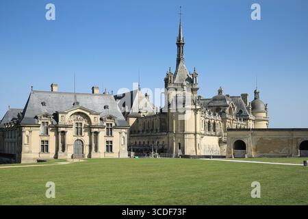 Impressionnant château de Chantilly près de Paris (France) Banque D'Images