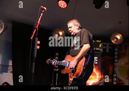 Stiff Little Fingers se produisant aux soirées d'été au Bandstand Glasgow mardi 12 août 2025 crédit : James Edmond / Alamy Stock photo / Alamy Live News Banque D'Images
