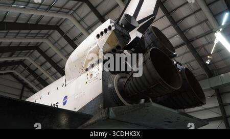 Gros plan d'un moteur principal de navette spatiale (SSME), officiellement connu sous le nom de RS-25, exposé dans une exposition aérospatiale du musée. Cette puissante roche à combustible liquide Banque D'Images