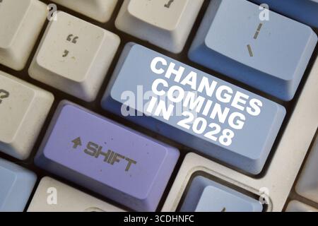 Changements à venir en 2028 modification prévue dans l'année sur le clavier à boutons Banque D'Images