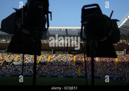 Udine, Italie. 13 août 2025. Udine, Italie - 13 août 2025 : vue générale du stade avant la Super Coupe de l'UEFA 2025 entre le Paris Saint-Germain FC et le Tottenham Hotspur FC au Friuli Bluenergy Stadium à Udine. Crédit : Agence photo indépendante/Alamy Live News Banque D'Images