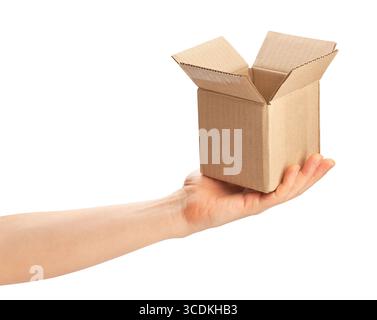 ouvrir la boîte en carton dans le chemin de la main isolé sur blanc Banque D'Images