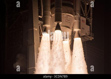 Merritt Island, Floride, États-Unis. 12 août 2025. Une fusée Vulcan Centaur de l'United Launch Alliance (ULA) est lancée depuis le Space Launch Complex-41 (SLC-41), Cape Canaveral Space Force Station, Floride, le 12 août 2025, à 20 h 56 HAE, transportant deux satellites de sécurité nationale américains pour la Space Force and Space Systems Command (crédit image : © Jennifer Briggs/ZUMA Press Wire) USAGE ÉDITORIAL SEULEMENT ! Non destiné à UN USAGE commercial ! Banque D'Images