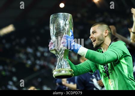 Udine, Italie. 13 août 2025. Lucas Chevalier du PSG célèbre à l’issue de la finale de Super Coupe 2025 entre le Paris Saint Germain et Tottenham Hotspur au stade Frioul d’Udine (Italie), le 13 août 2025. Crédit : Insidefoto/Alamy Live News Banque D'Images