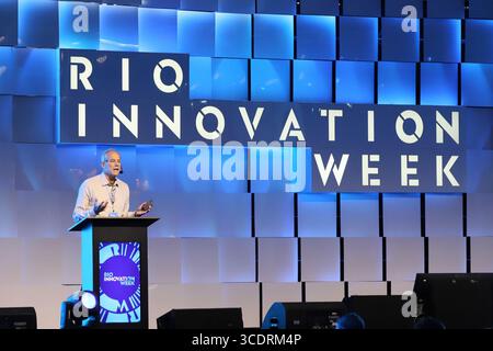 Rio de Janeiro, Brésil. 13 août 2025. Marcelo Gleiser, physicien et astronome, lors de la Rio innovation week, au Pier Mauá, centre-ville de Rio de Janeiro, ce mercredi 13. Crédit : Brazil photo Press/Alamy Live News Banque D'Images