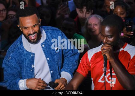 Londres, Royaume-Uni. 13 août 2025. Le chanteur Craig David joue un set en plein air en tant qu'invité de DJ AG à Brixton. La star du R&B marque la sortie de son neuvième album studio, 'Commitment' et le 25e anniversaire de son premier album. Crédit : onzième heure photographie/Alamy Live News Banque D'Images