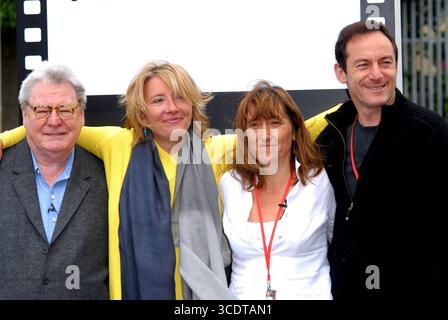 Sir Alan Parker, Emma Thompson, Beeban Kidron et Jason Isaacs lors de la séance photo FILMCLUB organisée à la Morpeth School à Portman place, Londres, le 12 juin 2008 Banque D'Images