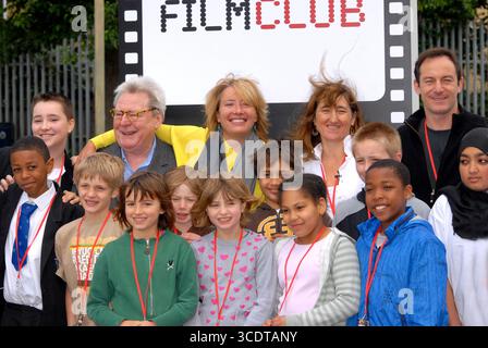 Sir Alan Parker, Emma Thompson, Beeban Kidron et Jason Isaacs lors de la séance photo FILMCLUB organisée à la Morpeth School à Portman place, Londres, le 12 juin 2008 Banque D'Images