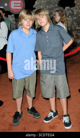 Dylan et Cole Sprouse lors de la première mondiale de 'WALL-E' au Greek Theater à Hollywood, Los Angeles - 21 juin 2008 Banque D'Images